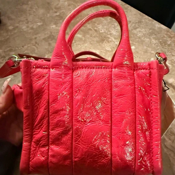 Marc Jacobs
The Shiny Crinkle Crossbody Tote bag - Picture 5 of 9